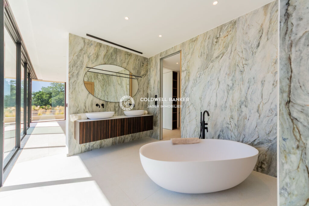 Somptueuse Villa contemporaine neuve 552m2 – Golfe de Saint-Tr – 10 pièces – 6 chambres – 552.00 m²