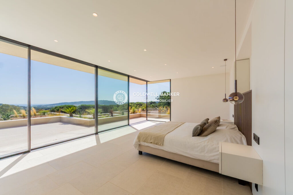 Somptueuse Villa contemporaine neuve 552m2 – Golfe de Saint-Tr – 10 pièces – 6 chambres – 552.00 m²