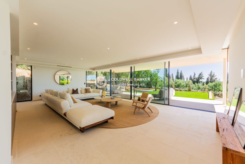Somptueuse Villa contemporaine neuve 552m2 – Golfe de Saint-Tr – 10 pièces – 6 chambres – 552.00 m²