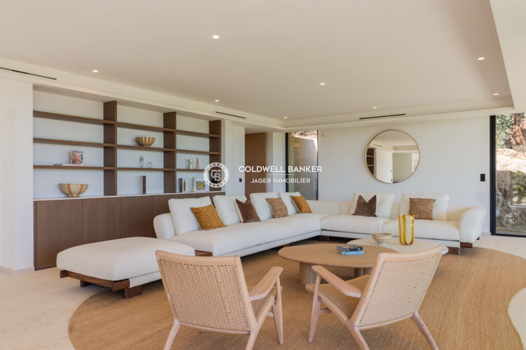 Somptueuse Villa contemporaine neuve 552m2 – Golfe de Saint-Tr – 10 pièces – 6 chambres – 552.00 m²