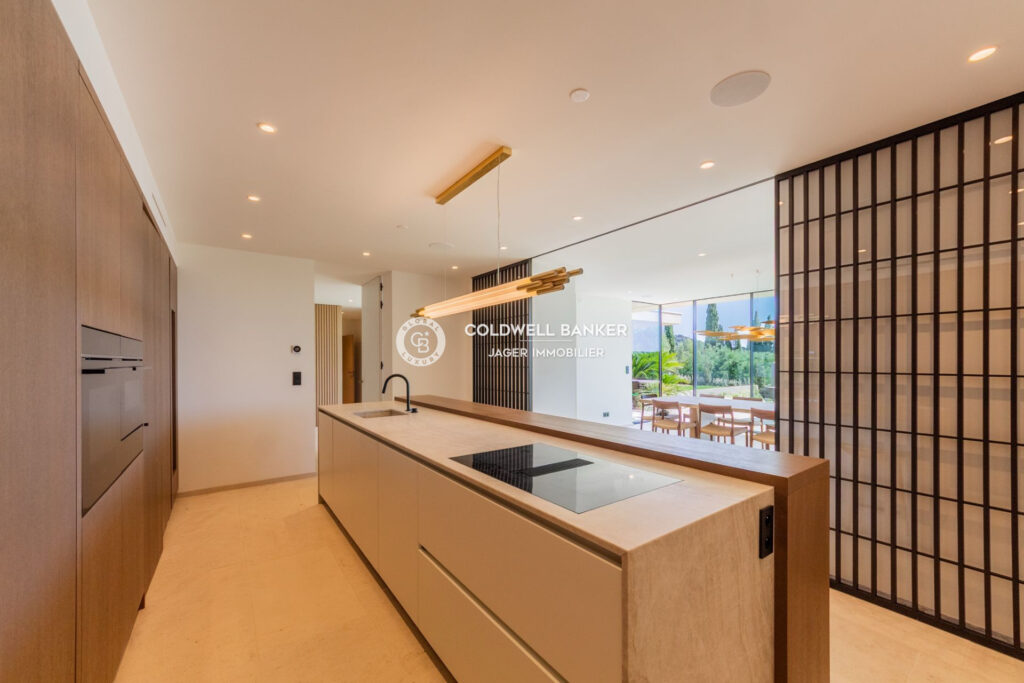 Somptueuse Villa contemporaine neuve 552m2 – Golfe de Saint-Tr – 10 pièces – 6 chambres – 552.00 m²