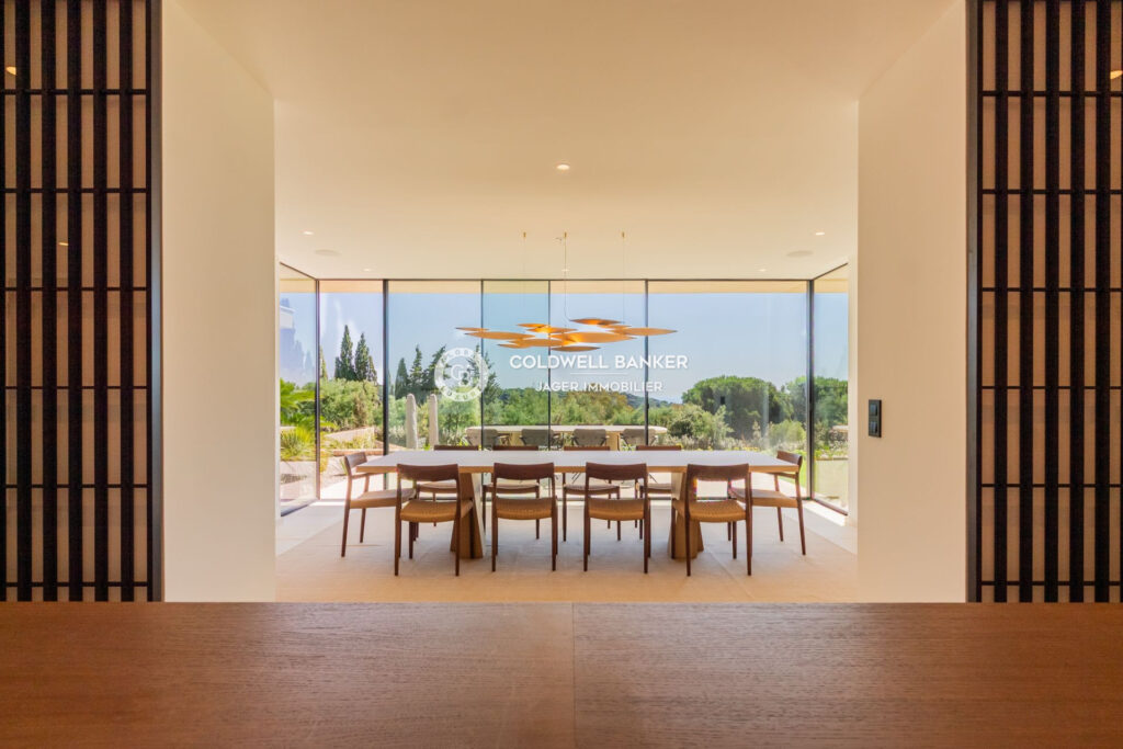 Somptueuse Villa contemporaine neuve 552m2 – Golfe de Saint-Tr – 10 pièces – 6 chambres – 552.00 m²