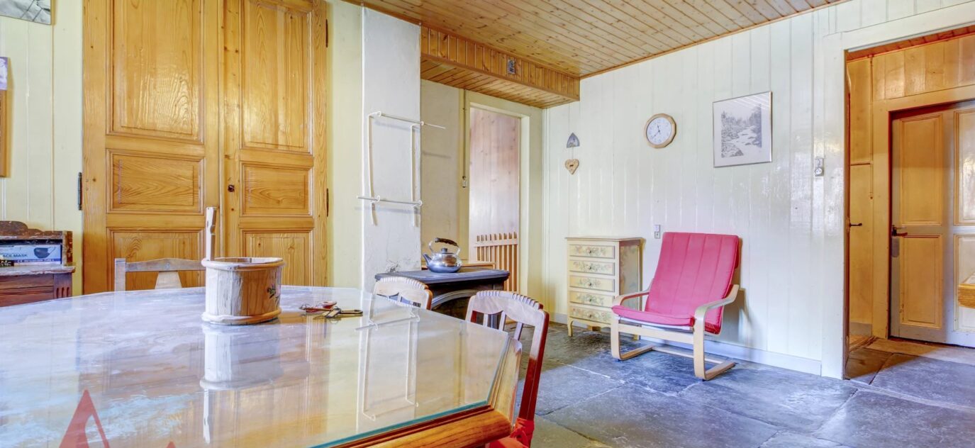 Ferme traditionnelle savoyarde de cinq chambres dans le quartier le plus recherché de Morzine – 10 pièces – 7 chambres – 10 voyageurs – 190 m²