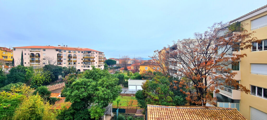 Appartement T4 avec terrasse – 3 pièces – 2 chambres – 95 m²