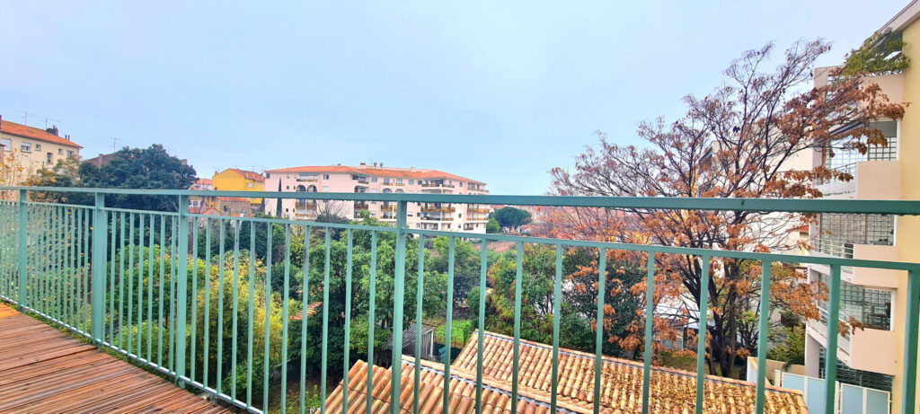 Appartement T4 avec terrasse – 3 pièces – 2 chambres – 95 m²