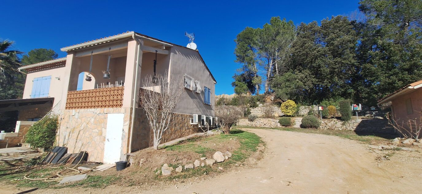 Lorgues Grande maison T6 de 140 m2 , Piscine , Calme sur 231 – 6 pièces – 5 chambres – 140 m²