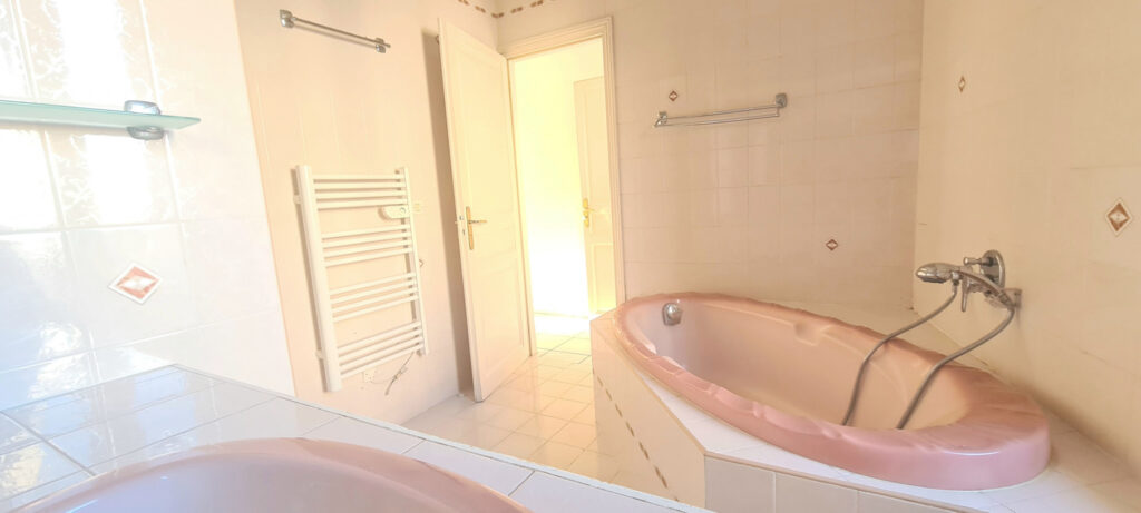 Appartement T4 avec terrasse – 3 pièces – 2 chambres – 95 m²