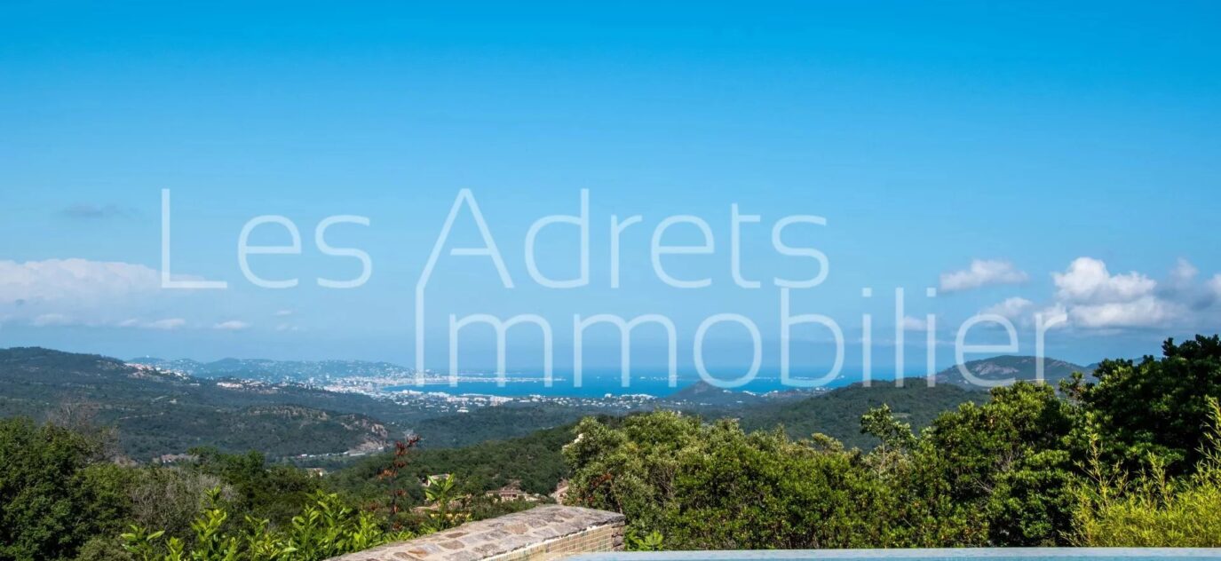 Contemporaine vue panoramique Mer & Esterel – 7 pièces – 4 chambres – 2 voyageurs – 190 m²