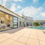 VILLA D’EXCEPTION AVEC VUE MER SUR LA BAIE DE CANNES – 4 pièces – 3 chambres – 230 m²