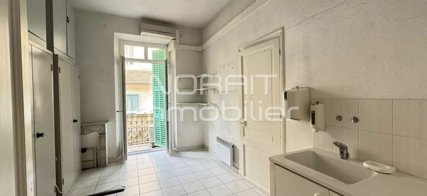 4 PIECES 77 M2 – MENTON CENTRE VILLE – GRANDE TERRASSE – 4 pièces – 3 chambres – 76.75 m²