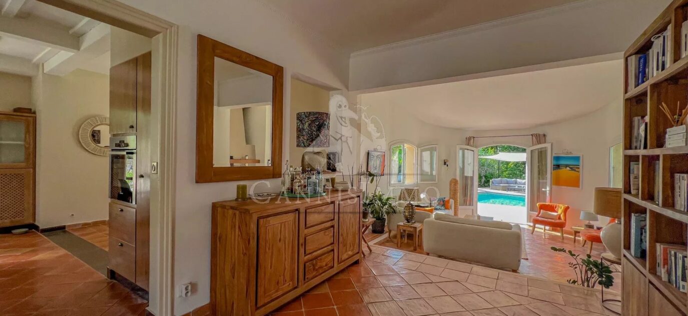 DOMAINE PRIVE MOUGINS VILLA PROVENÇALE – 5 pièces – 4 chambres – 200 m²