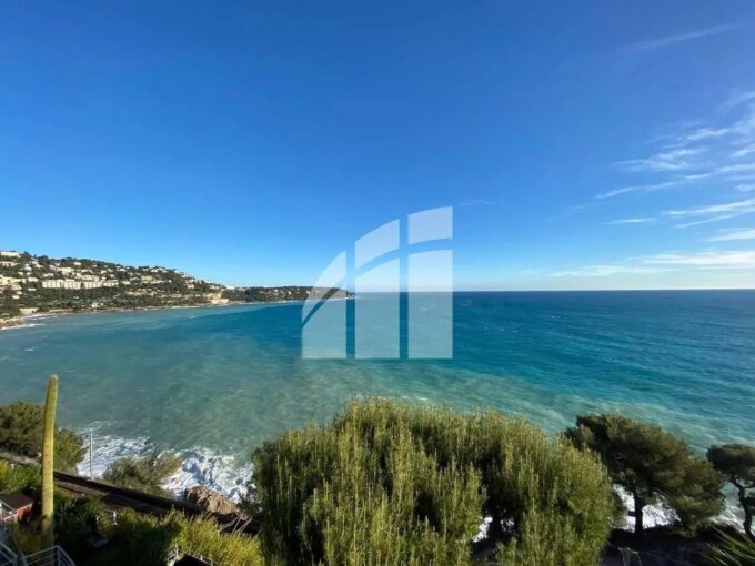 //ROQUEBRUNE CAP-MARTIN // ROOFTOP- VUE DÉGAGÉE MER – Magnifique Penthouse 118m2-  4P +Mezzanine en duplex front de mer // TERRASSE – GARAGE – AU CALME , EN PARFAIT ETAT – 4 pièces – 3 chambres – 118 m²