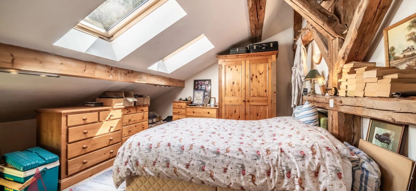 Authentique ferme savoyarde avec 6 chambres et un appartement indépendant de 2 chambres à Morzine. – 13 pièces – 8 chambres – 10 voyageurs – 330 m²