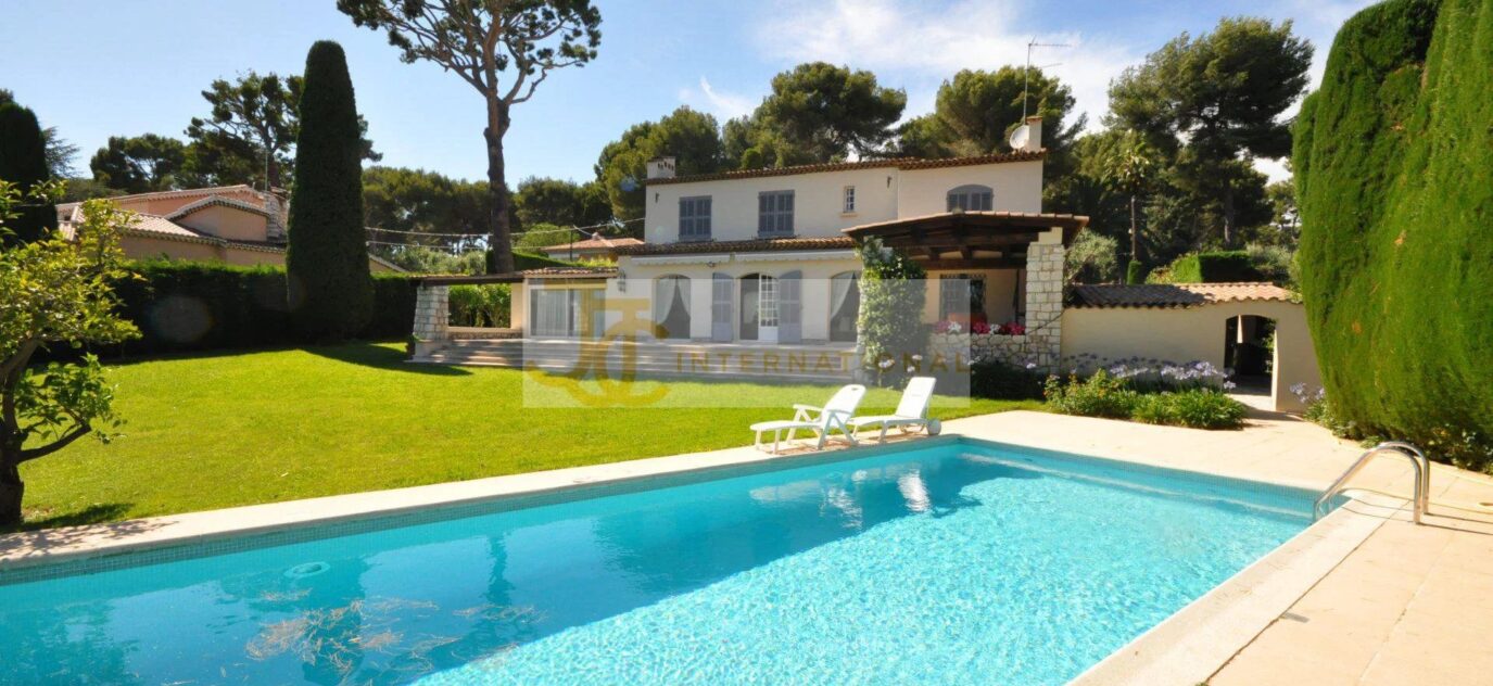 Villa 6p avec vaste jardin et piscine – 7 pièces – 5 chambres – 10 voyageurs – 250 m²