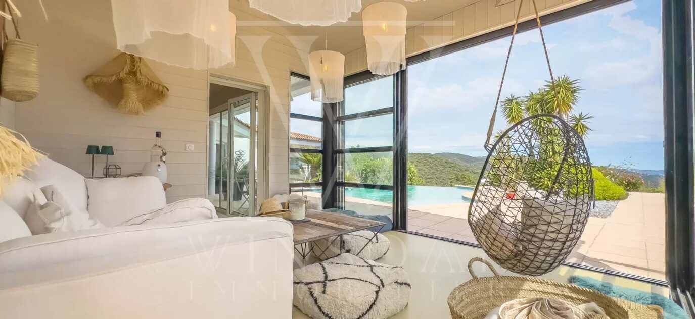 VILLA D’EXCEPTION AVEC VUE MER SUR LA BAIE DE CANNES – 4 pièces – 3 chambres – 230 m²