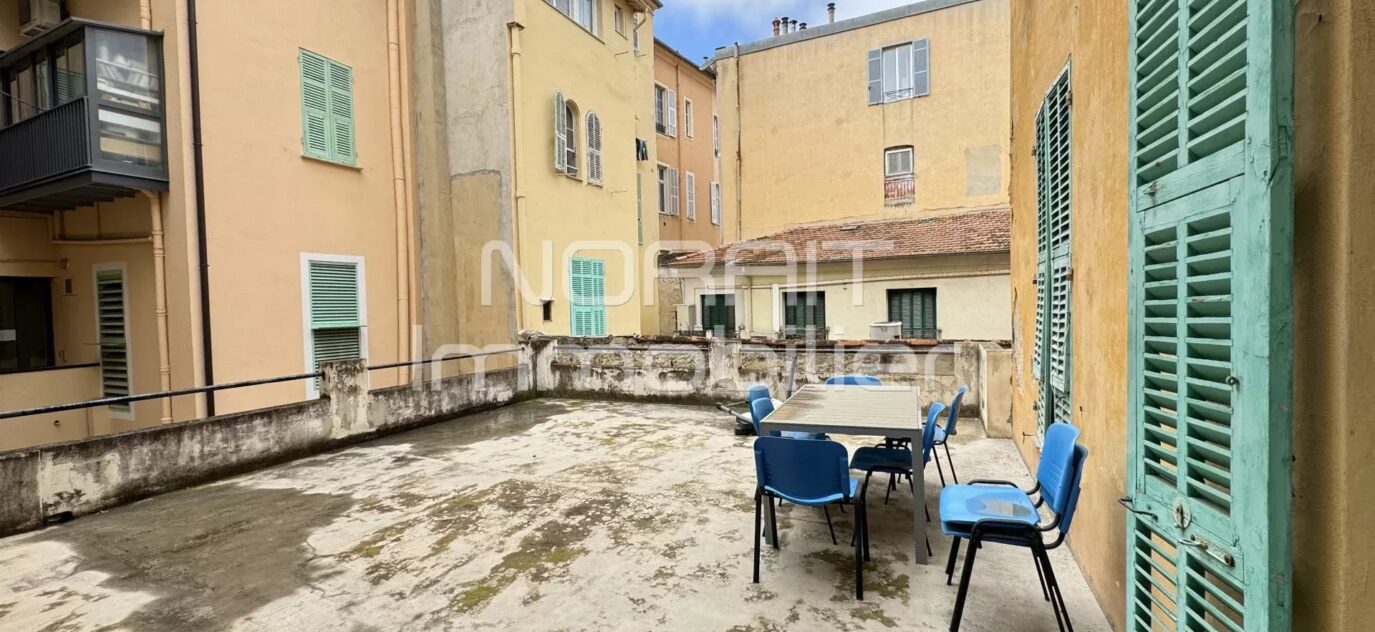 4 PIECES 77 M2 – MENTON CENTRE VILLE – GRANDE TERRASSE – 4 pièces – 3 chambres – 76.75 m²