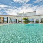 VILLA D’EXCEPTION AVEC VUE MER SUR LA BAIE DE CANNES – 4 pièces – 3 chambres – 230 m²