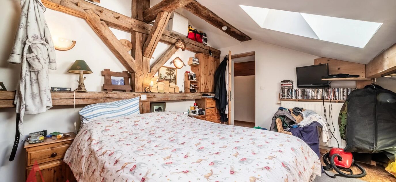 Authentique ferme savoyarde avec 6 chambres et un appartement indépendant de 2 chambres à Morzine. – 13 pièces – 8 chambres – 10 voyageurs – 330 m²