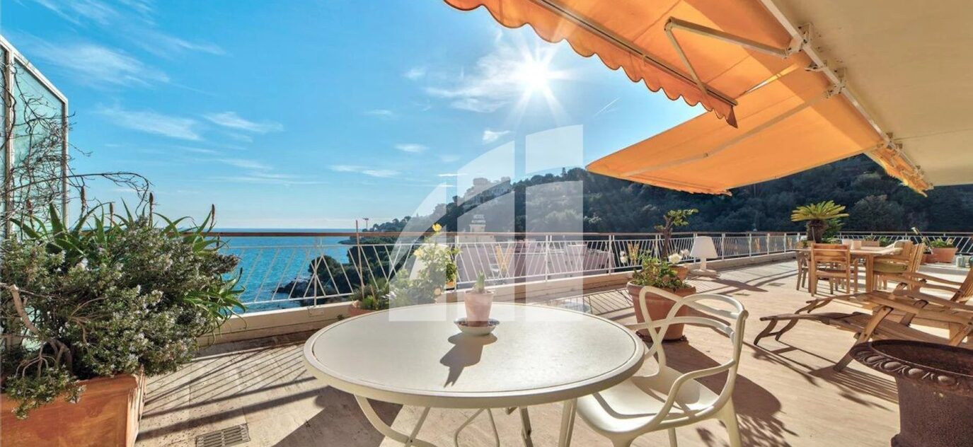 ROQUEBRUNE CAR MARTIN – MAGNIFIQUE et EXCEPTIONNEL PENTHOUSE 4 pièces Terrasse – vue panoramique mer – PIEDS DANS L’EAU // ROQUEBRUNE CAP MARTIN – 4 pièces – NR chambres – 153.77 m²