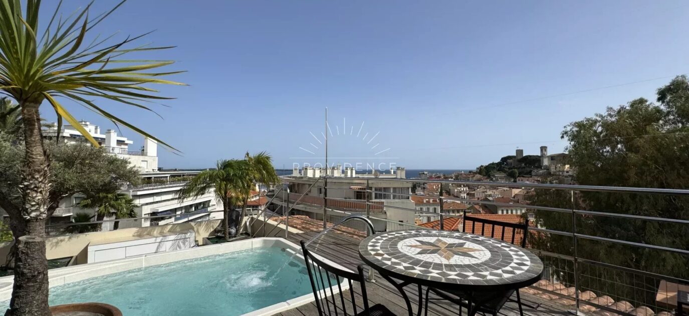 Vente en Nue-Propriété d’un penthouse en plein cœur de Cannes avec Piscine et Vue Mer – 5 pièces – 3 chambres – 2 voyageurs – 141.05 m²