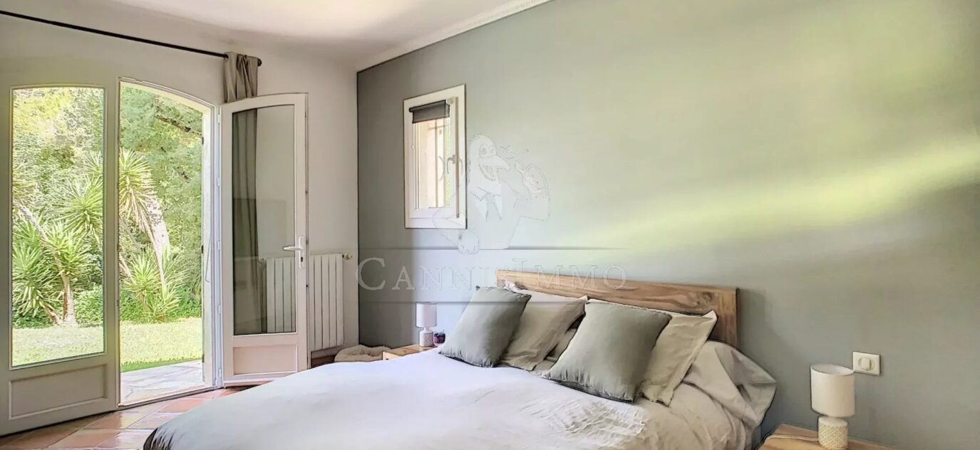 DOMAINE PRIVE MOUGINS VILLA PROVENÇALE – 5 pièces – 4 chambres – 200 m²