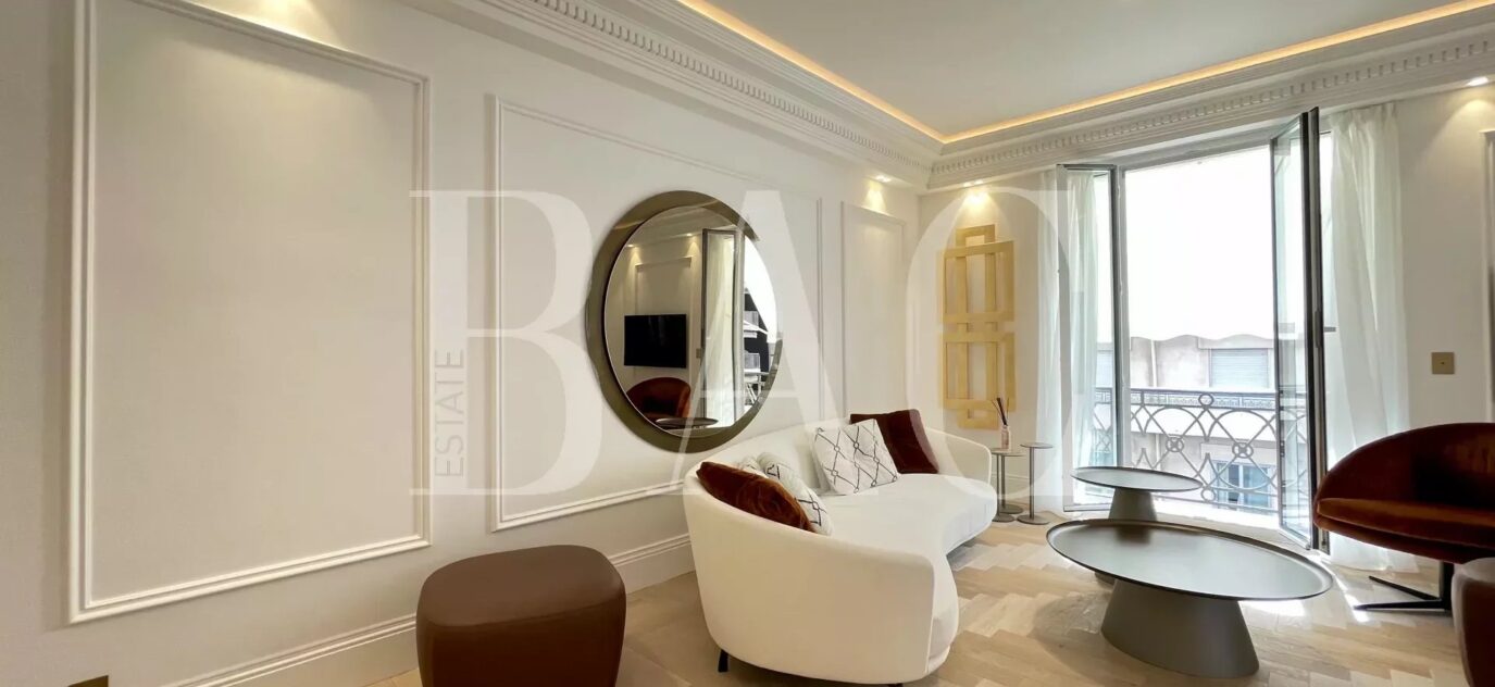 Cannes, Boulevard de la Croisette, appartement au Miramar – 3 pièces – 2 chambres – 100 m²