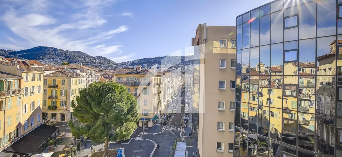 NICE-LE PORT – 5P AVANT DERNIER ETAGE – 5 pièces – 4 chambres – 135 m²