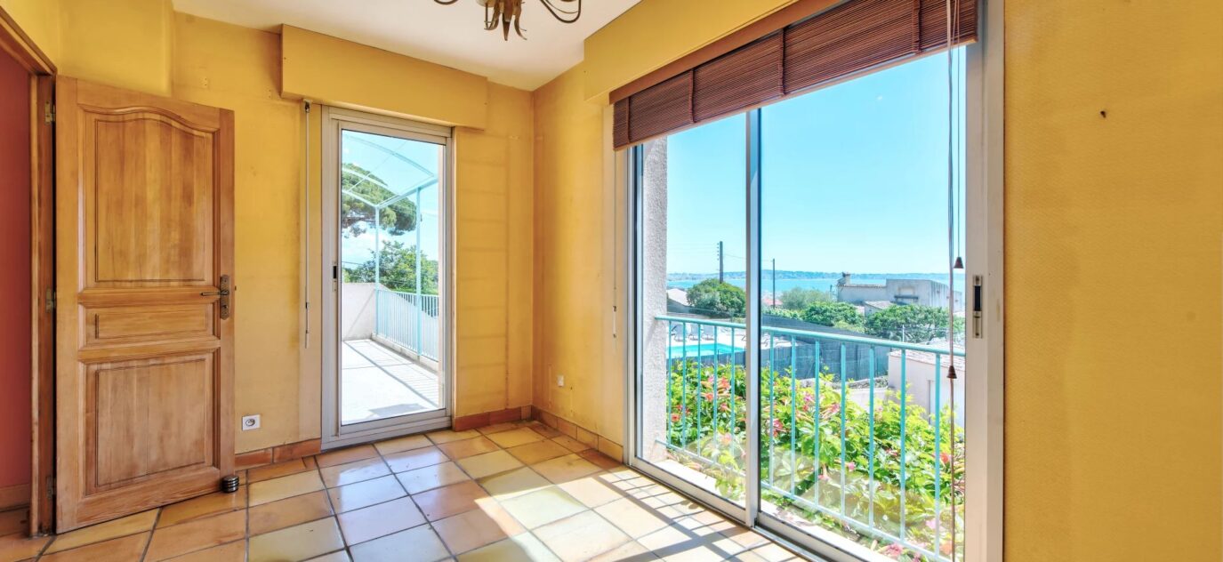 Super Cannes / Golfe-juan – Villa avec vue mer panoramique – 5 pièces – 4 chambres – 2 voyageurs – 155 m²