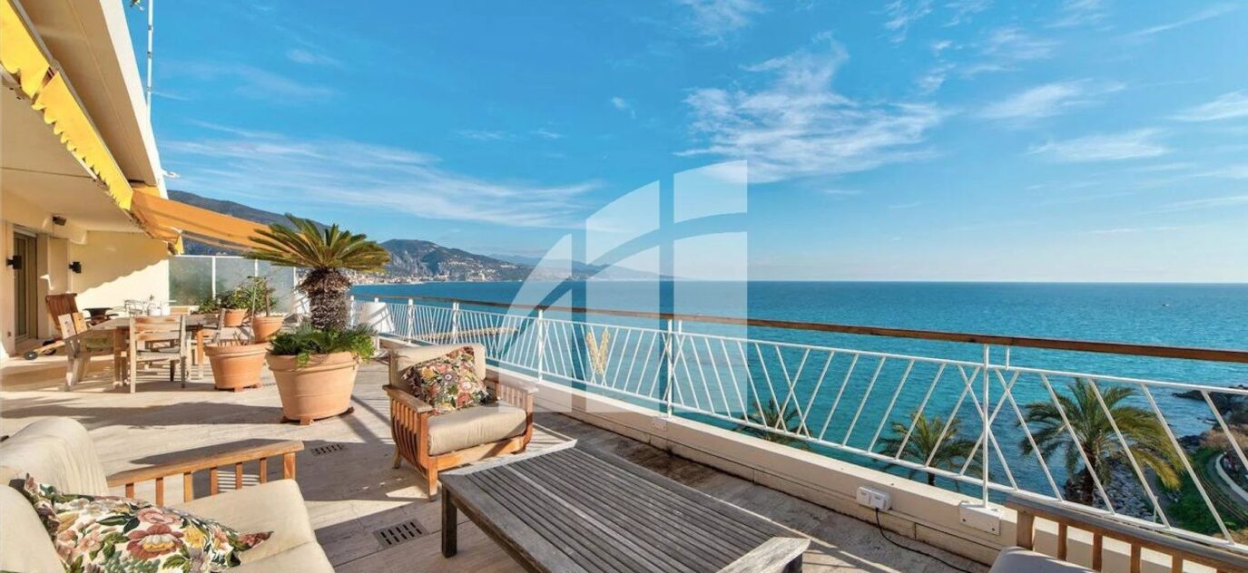 ROQUEBRUNE CAR MARTIN – MAGNIFIQUE et EXCEPTIONNEL PENTHOUSE 4 pièces Terrasse – vue panoramique mer – PIEDS DANS L’EAU // ROQUEBRUNE CAP MARTIN – 4 pièces – NR chambres – 153.77 m²