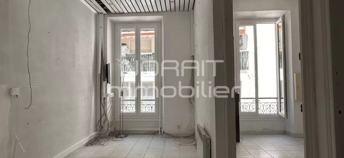 4 PIECES 77 M2 – MENTON CENTRE VILLE – GRANDE TERRASSE – 4 pièces – 3 chambres – 76.75 m²