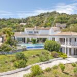 VILLA D’EXCEPTION AVEC VUE MER SUR LA BAIE DE CANNES – 4 pièces – 3 chambres – 230 m²