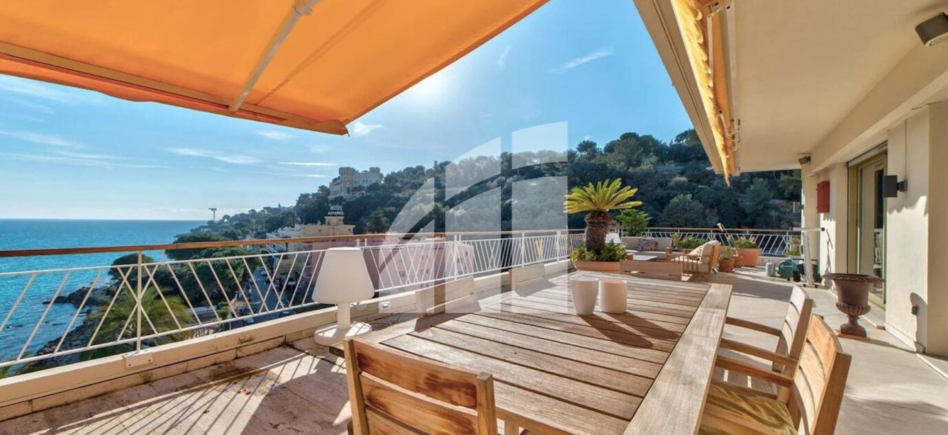 ROQUEBRUNE CAR MARTIN – MAGNIFIQUE et EXCEPTIONNEL PENTHOUSE 4 pièces Terrasse – vue panoramique mer – PIEDS DANS L’EAU // ROQUEBRUNE CAP MARTIN – 4 pièces – NR chambres – 153.77 m²