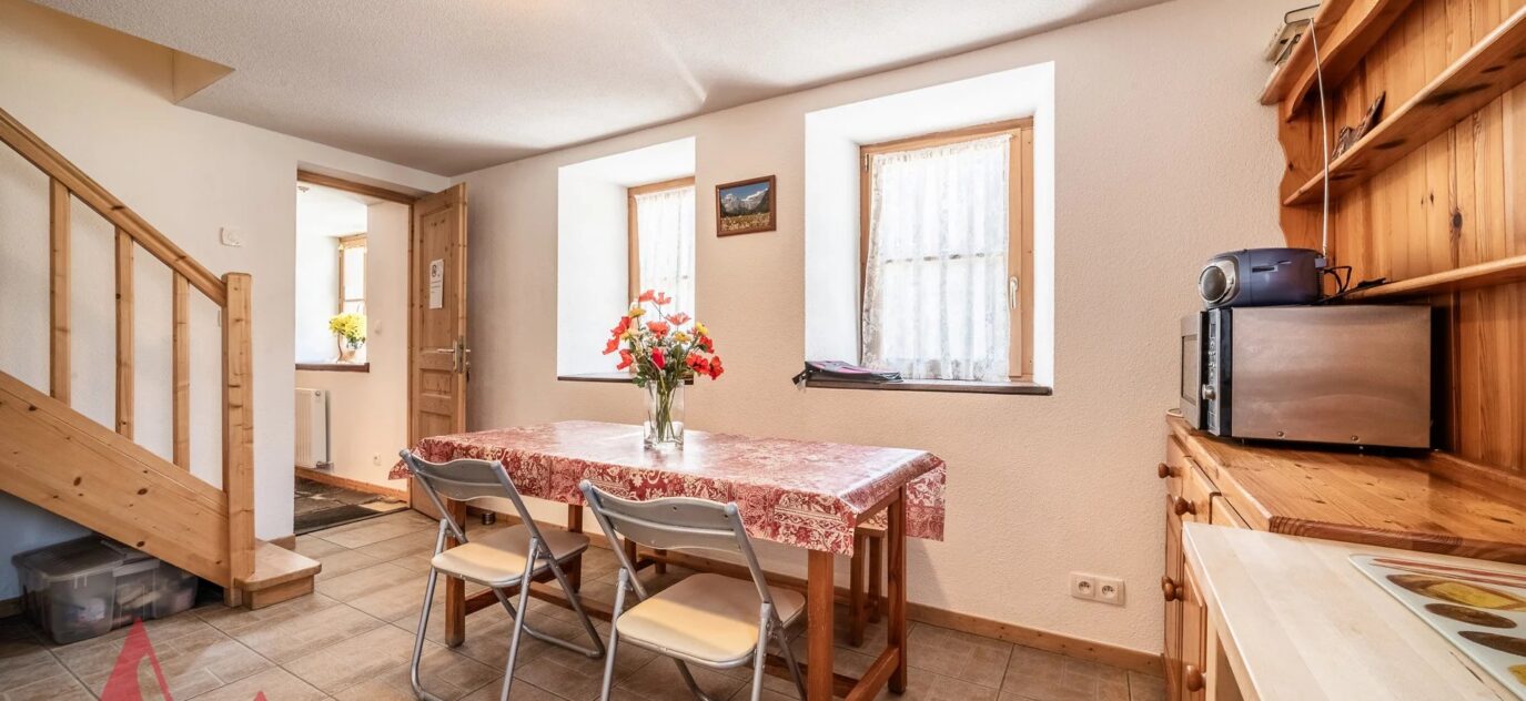 Authentique ferme savoyarde avec 6 chambres et un appartement indépendant de 2 chambres à Morzine. – 13 pièces – 8 chambres – 10 voyageurs – 330 m²