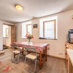 Authentique ferme savoyarde avec 6 chambres et un appartement indépendant de 2 chambres à Morzine. – 13 pièces – 8 chambres – 10 voyageurs – 330 m²