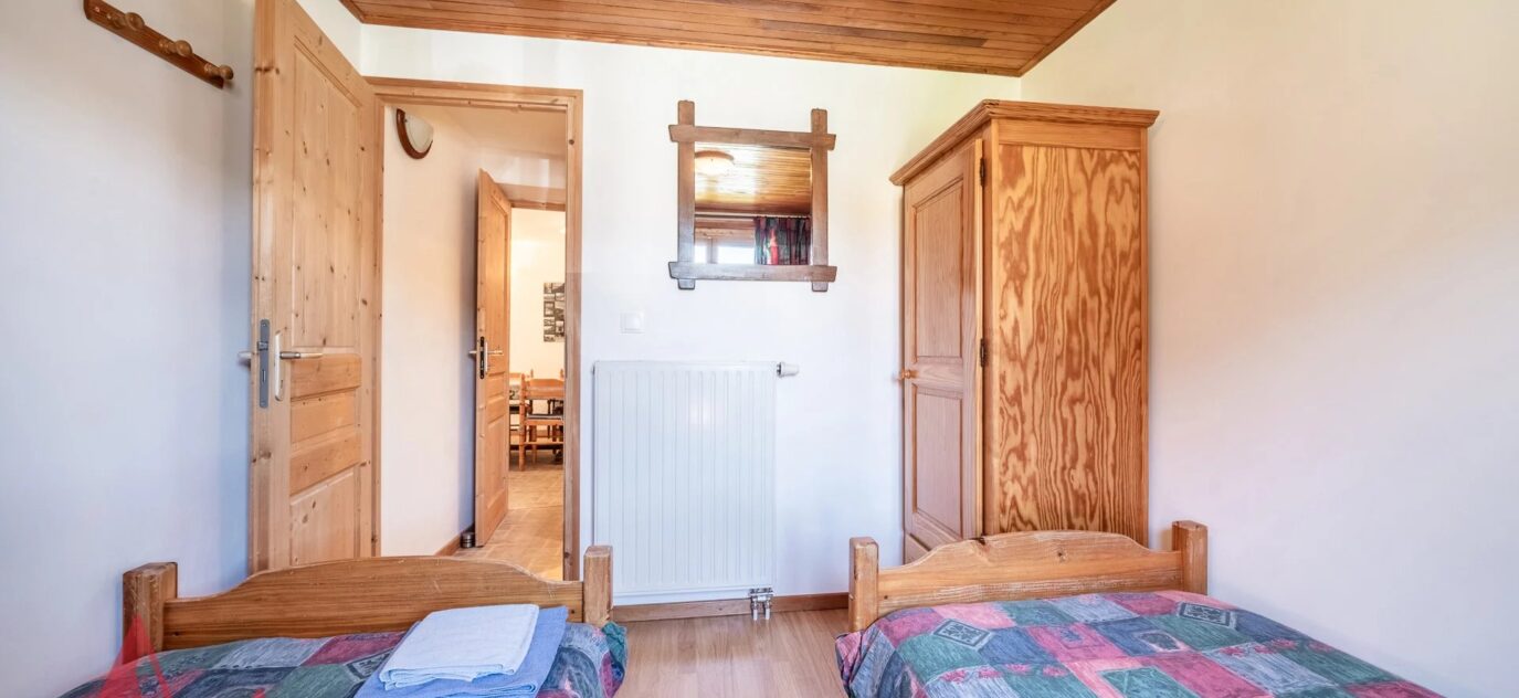 Authentique ferme savoyarde avec 6 chambres et un appartement indépendant de 2 chambres à Morzine. – 13 pièces – 8 chambres – 10 voyageurs – 330 m²