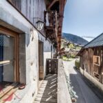 Authentique ferme savoyarde avec 6 chambres et un appartement indépendant de 2 chambres à Morzine. – 13 pièces – 8 chambres – 10 voyageurs – 330 m²