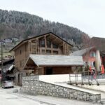 Superbe opportunité d’acquérir un chalet de 4 chambres dans le centre avec vue sur les pistes de ski du Pleney. – 5 pièces – 4 chambres – 10 voyageurs – 170 m²