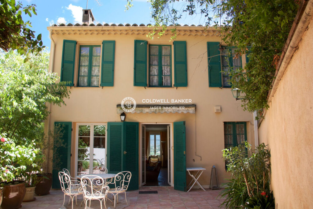 Charmante maison de village – vue dégagée collines  – 5 pièces – 4 chambres – 140.00 m²