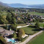 Propriété de charme dans un écrin de verdure surplombant lac et montagnes – 10 pièces – NR chambres – 8 voyageurs – 301 m²