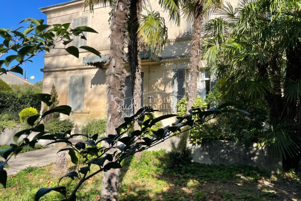EM CAMPAGNE ARLESIENNE… – 6 pièces – 5 chambres – 270.00 m²