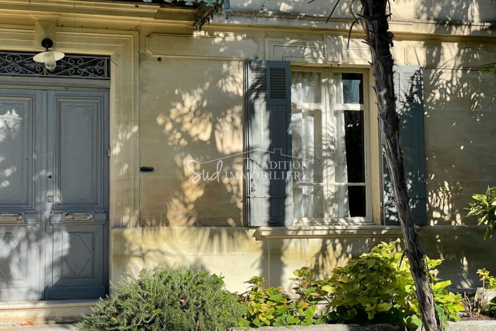 EM CAMPAGNE ARLESIENNE… – 6 pièces – 5 chambres – 270.00 m²