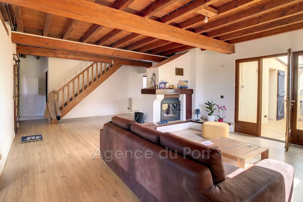 ST CYPRIEN PLAGE. SPÉCIAL INVESTISSEUR. VILLA DIVISÉE EN 3 APP – 11 pièces – 8 chambres – 217.33 m²