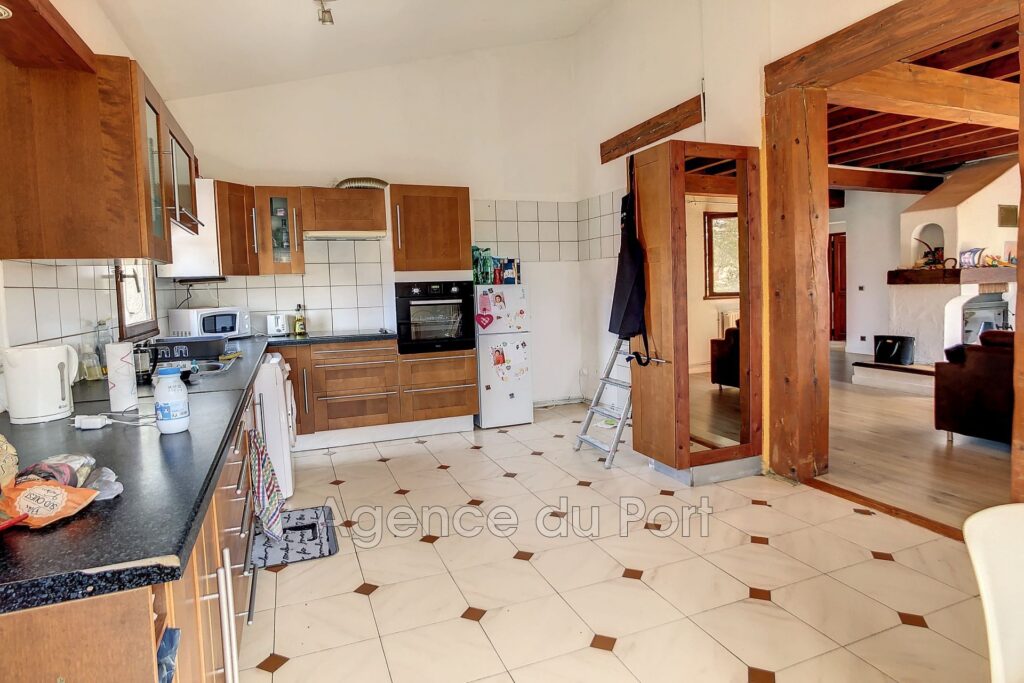 ST CYPRIEN PLAGE. SPÉCIAL INVESTISSEUR. VILLA DIVISÉE EN 3 APP – 11 pièces – 8 chambres – 217.33 m²