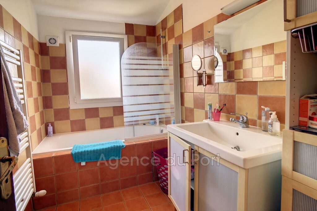 ST CYPRIEN PLAGE. SPÉCIAL INVESTISSEUR. VILLA DIVISÉE EN 3 APP – 11 pièces – 8 chambres – 217.33 m²