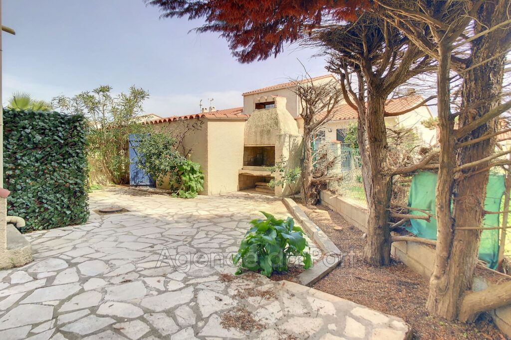 ST CYPRIEN PLAGE. SPÉCIAL INVESTISSEUR. VILLA DIVISÉE EN 3 APP – 11 pièces – 8 chambres – 217.33 m²