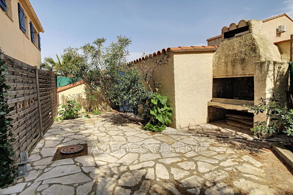 ST CYPRIEN PLAGE. SPÉCIAL INVESTISSEUR. VILLA DIVISÉE EN 3 APP – 11 pièces – 8 chambres – 217.33 m²