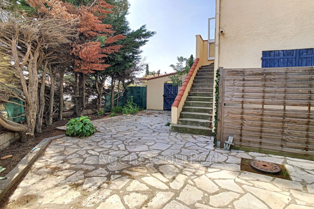 ST CYPRIEN PLAGE. SPÉCIAL INVESTISSEUR. VILLA DIVISÉE EN 3 APP – 11 pièces – 8 chambres – 217.33 m²