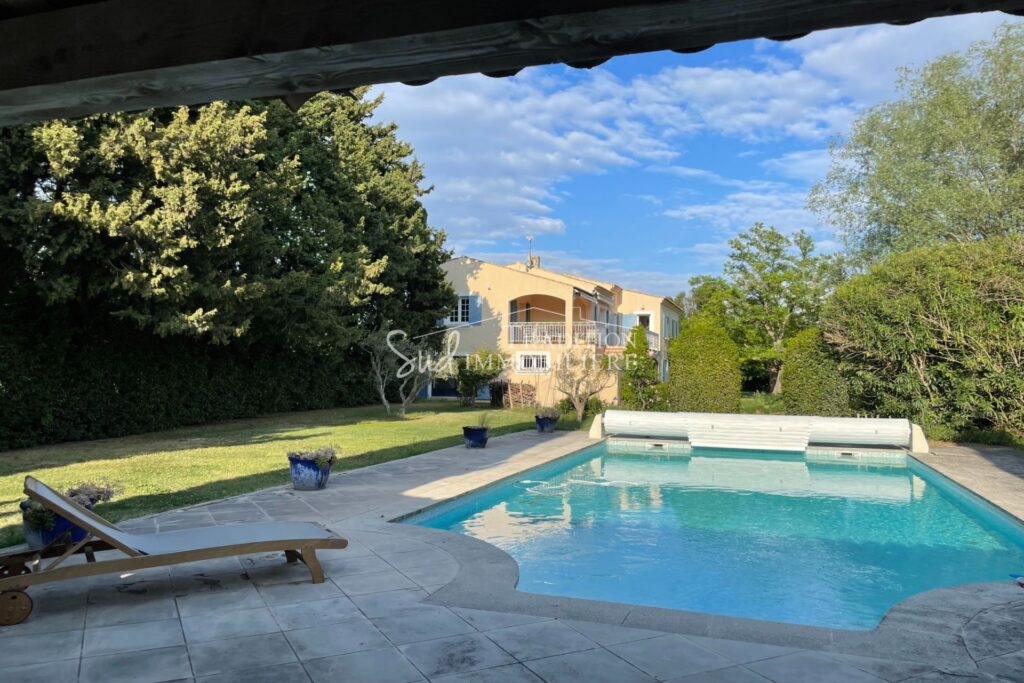 FONTVIEILLE – PROCHE CENTRE – 8 pièces – 6 chambres – 256.00 m²