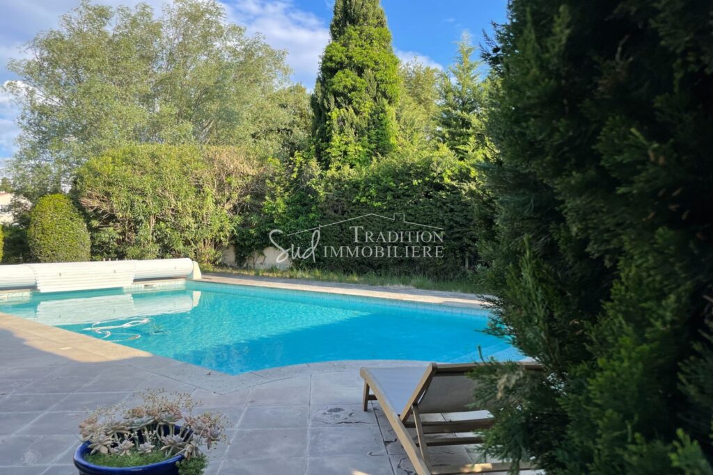 FONTVIEILLE – PROCHE CENTRE – 8 pièces – 6 chambres – 256.00 m²