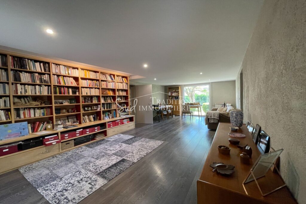 FONTVIEILLE – PROCHE CENTRE – 8 pièces – 6 chambres – 256.00 m²